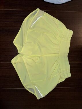 Lululemon Shorts Hotty Hot, Low Rise 4”, sz4